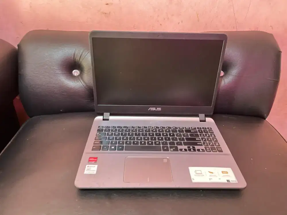 Jual beli laptop bekas atau macbook matitotal atau rusak