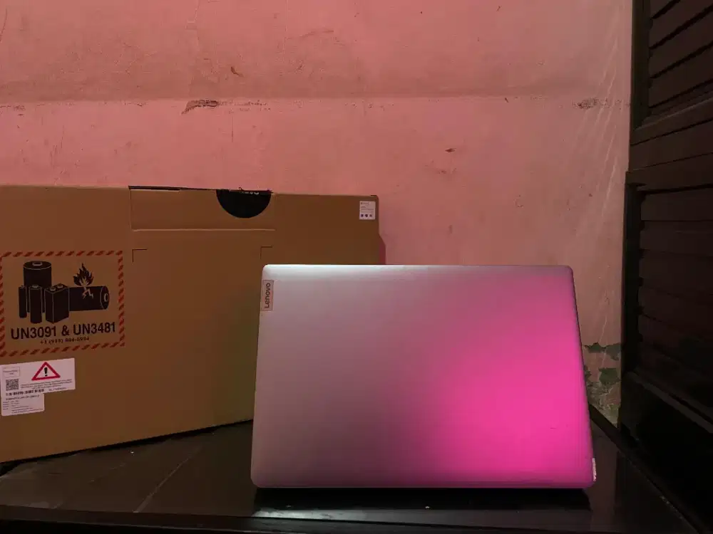 Jual beli laptop bekas atau macbook matitotal atau rusak