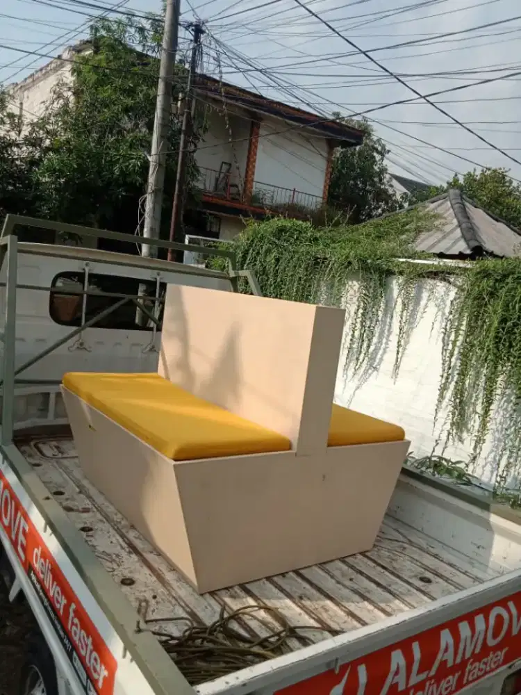 Sofa minimalis moderan