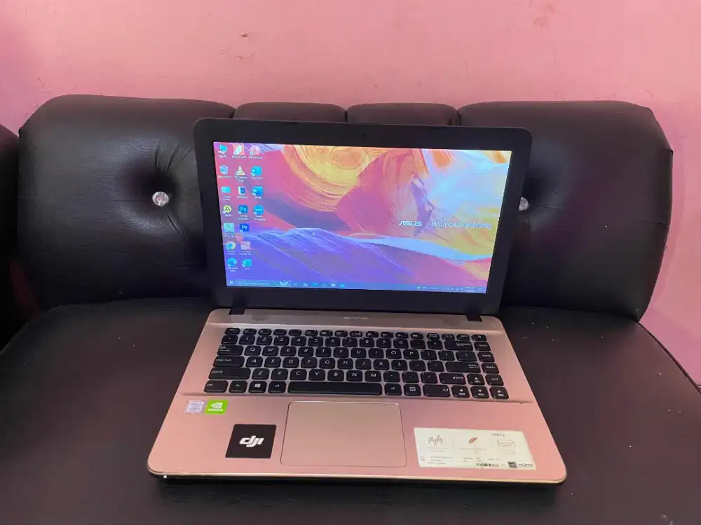 Jual beli laptop bekas atau macbook matitotal atau rusak