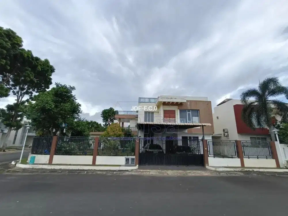 Rumah Besar 3 Lantai di Neo Costarina – Batam