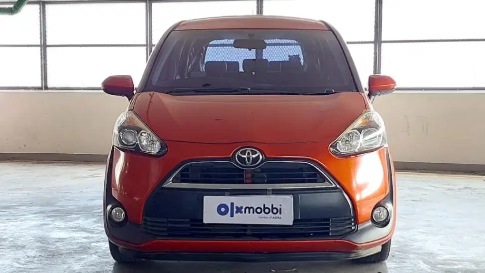 DP Rendah  8JT Toyota Sienta 1.5 V Bensin-MT 2017 Orange
