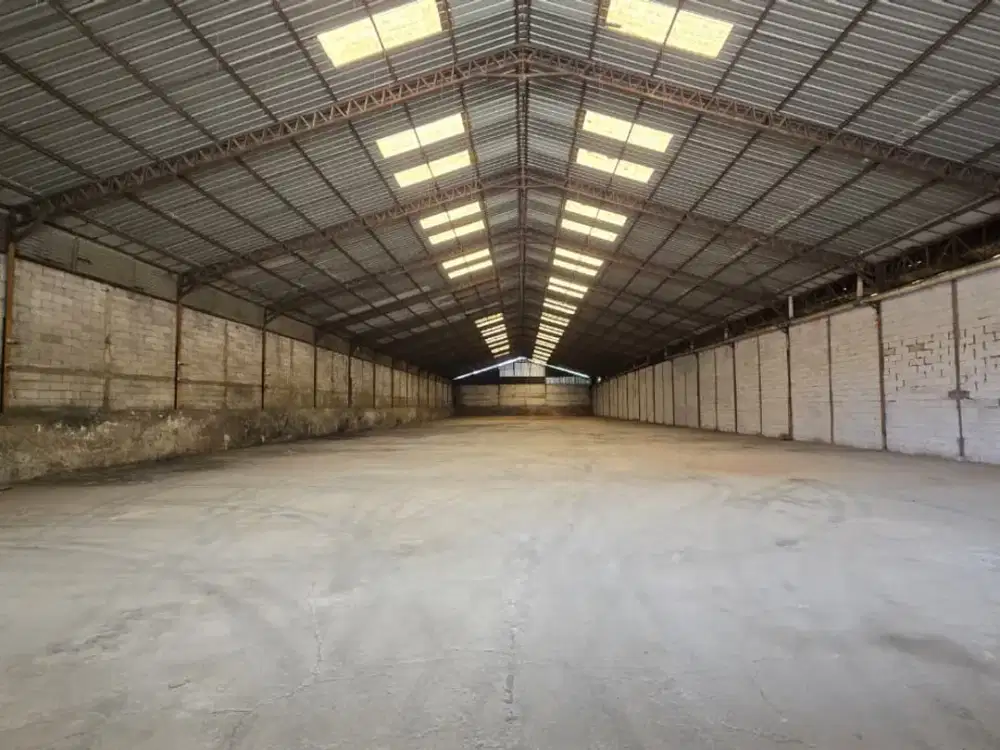 gudang cikande disewakan pinggir jalan raya ada 4 gudang total 8530 m2