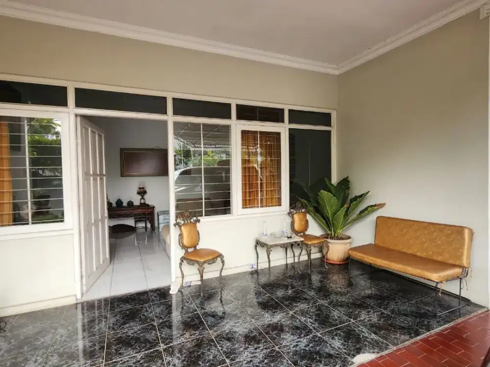 Rumah Hoek tenang, aman, bebas banjir di  Kayuputih Jakarta timur