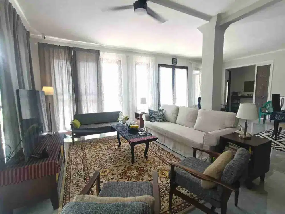 Rumah Mewah Furnish Belakang Alila Hotel Solo