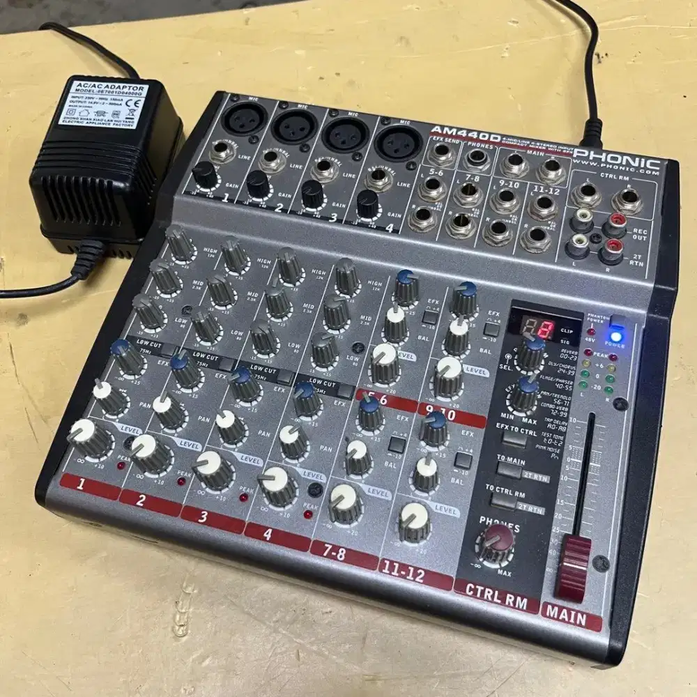 Phonic AM440D 12-channel Mixer with EFX