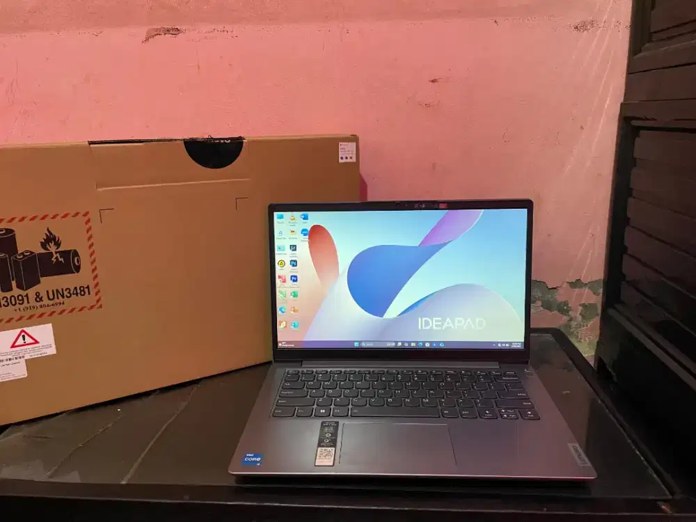 Jual beli laptop bekas atau macbook matitotal atau rusak