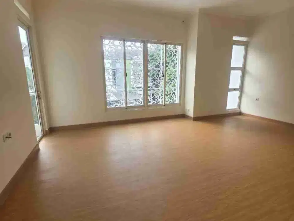 Rumah 2 Lantai SHM Luas 200m 4 Kamar 3 Mobil Hadap Utara Summarecon Gading Serpong