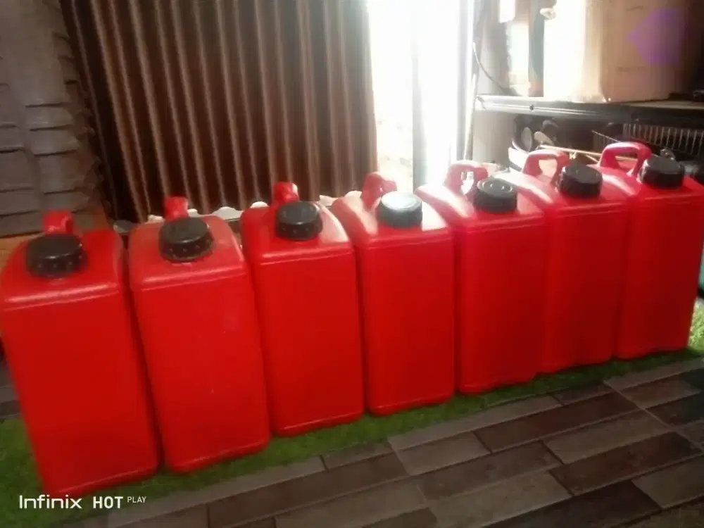 Jerigen air plastik serbaguna