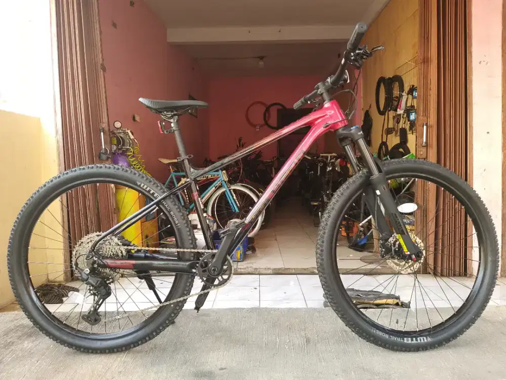 Sepeda Gunung MTB Polygon Xtrada 6 LG Alloy UK 27.5 Inch Speed 11