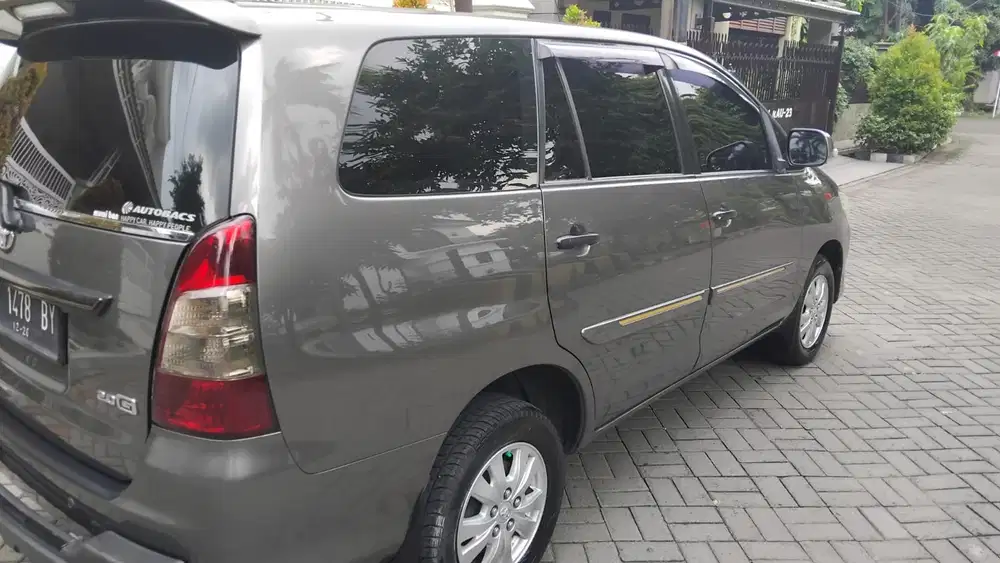 Toyota Kijang Innova 2011 Bensin