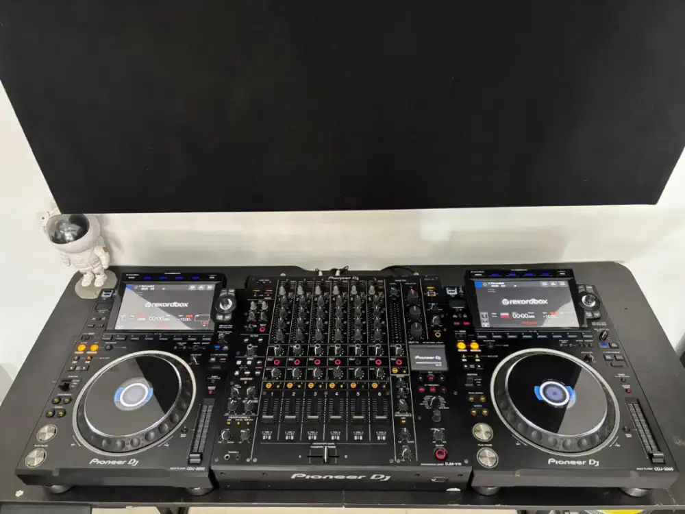 Pioneer DJ CDJ 3000 + DJM V10