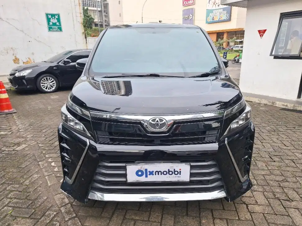 LOW DP Toyota Voxy 2.0 Bensin-AT 2018 WYS
