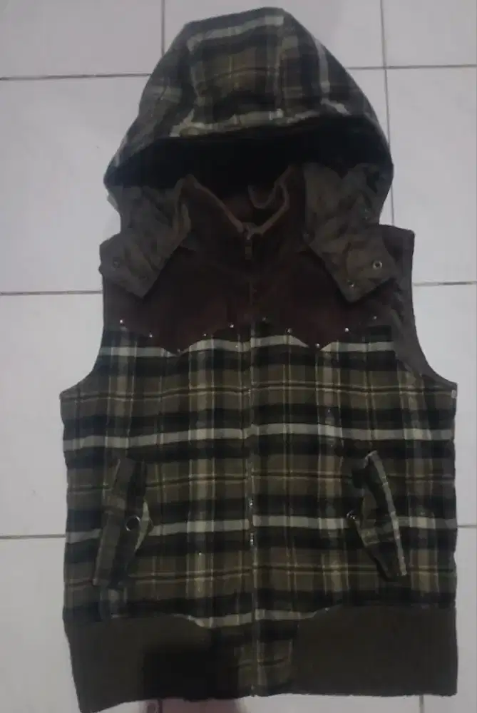 Rompi pria/wanita size L bahan tebal hangat ada kupluk nya juga