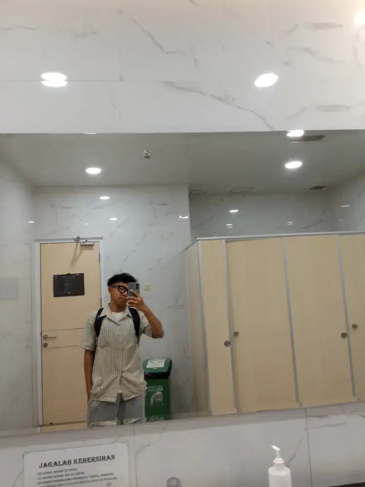 mencari pekerjaan yang ada mes nya