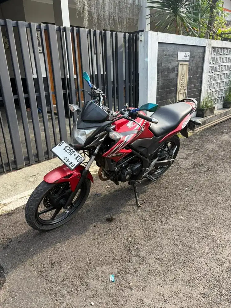 DIJUAL CEPAT MOTOR HONDA CB150 2013 MERAH