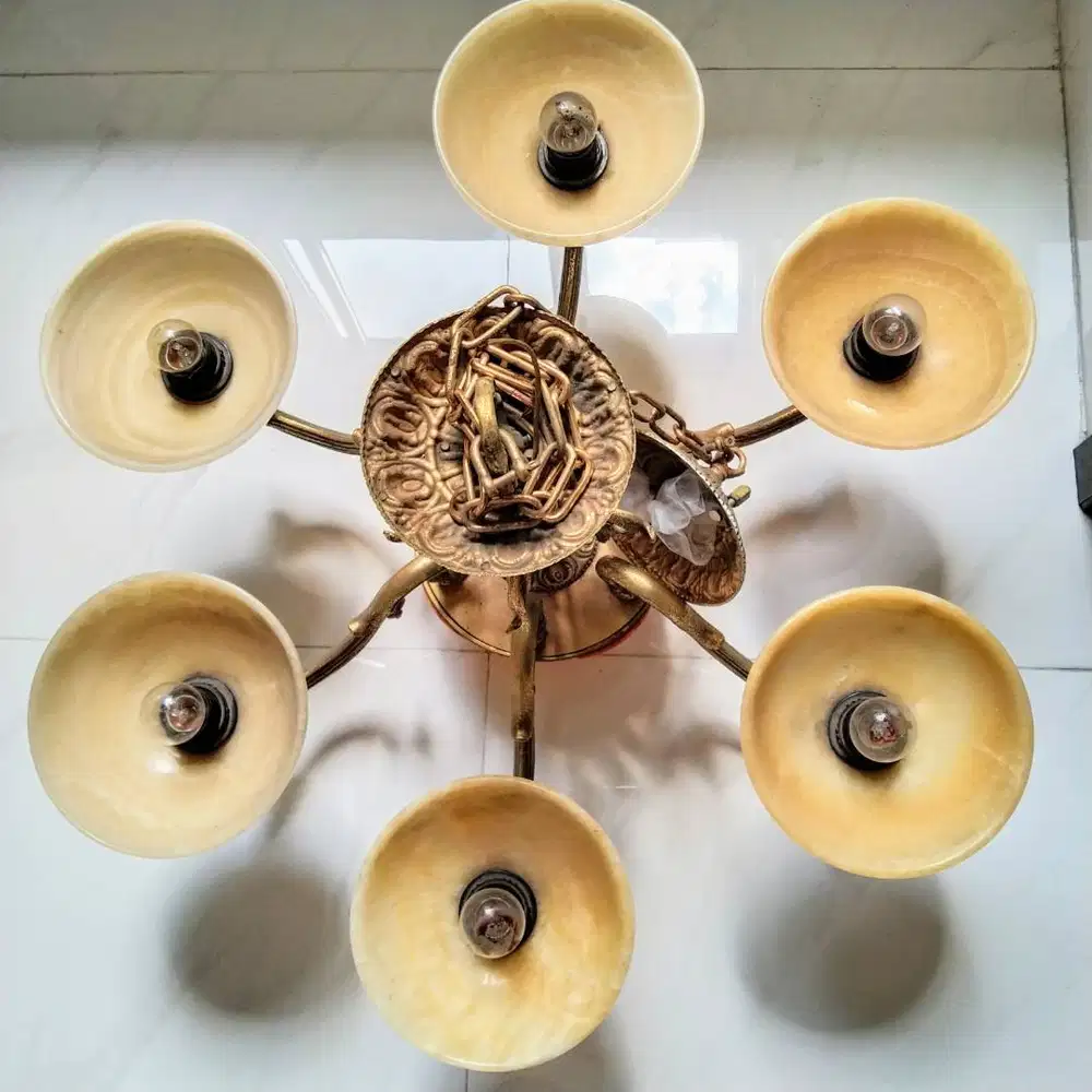 Lampu gantung antik