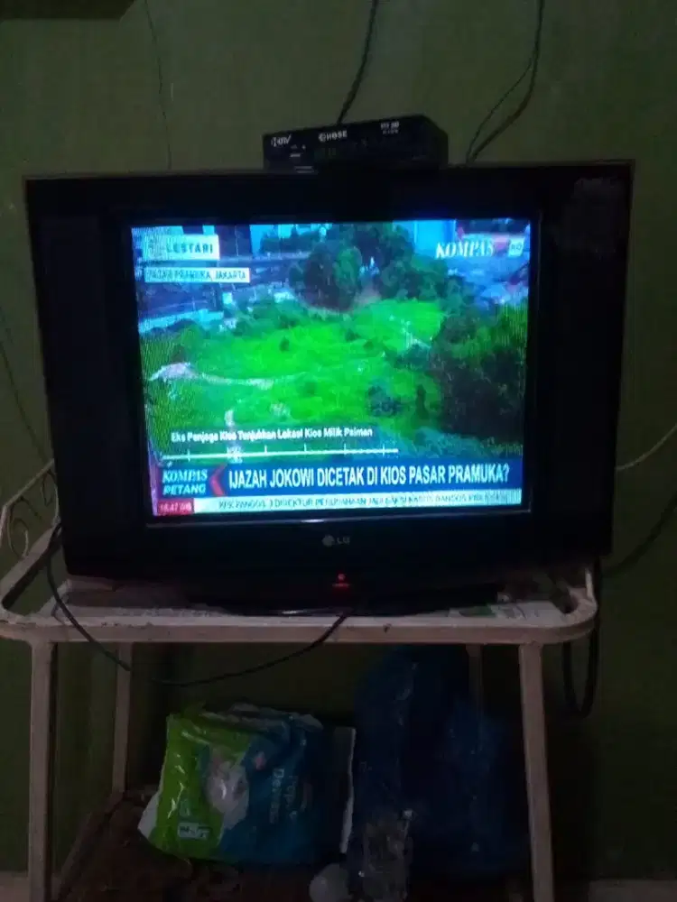 Dijual tv tabung layar datar 21 inci merk LG