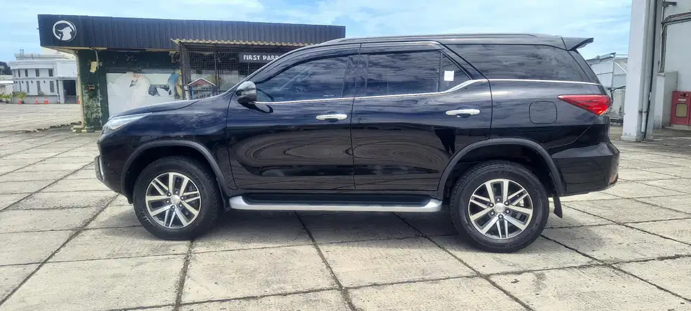 Toyota Fortuner 2.4 VRZ [4×2] AT 
tahun 2019