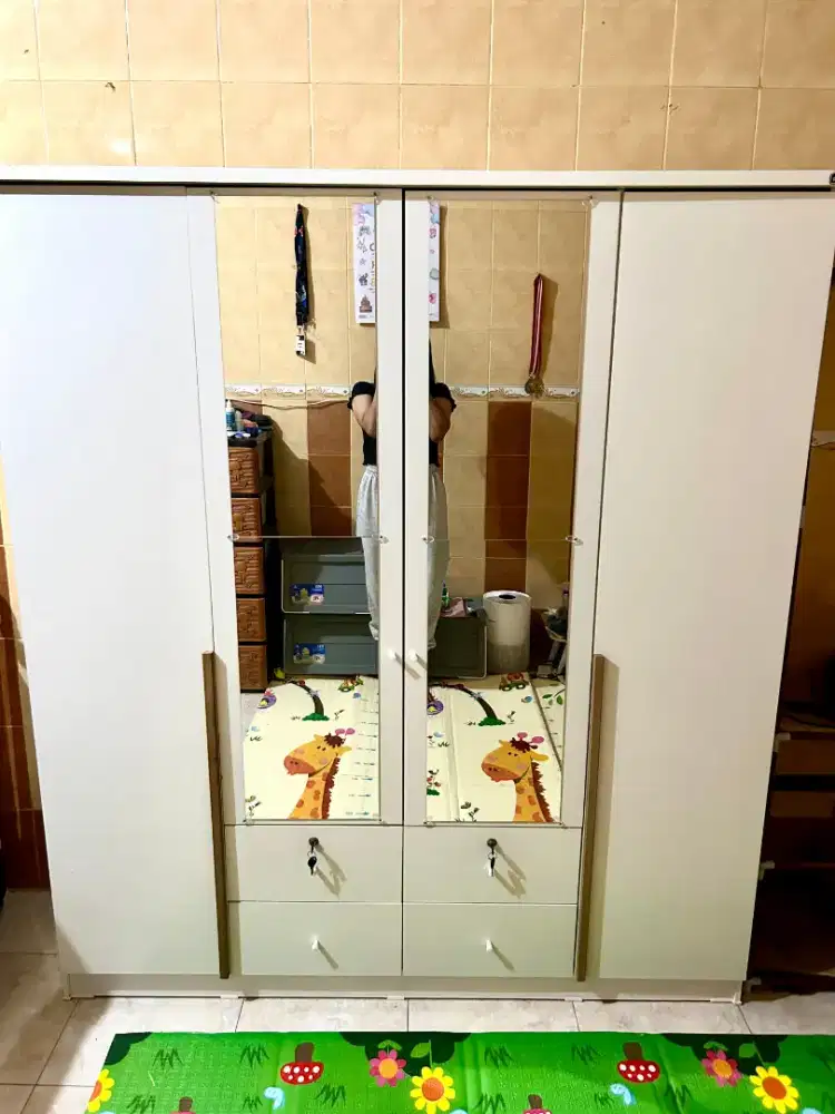 Lemari Baju Kaca PIRA Putih Aesthetic