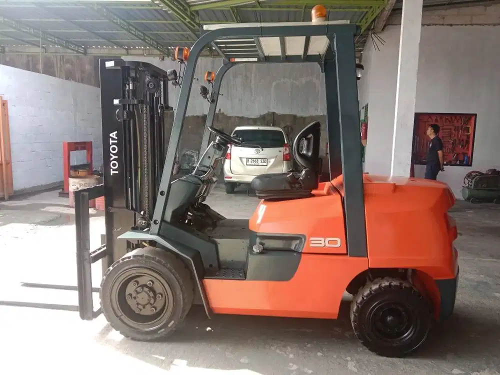 DIJUAL FORKLIFT 3 TON TOYOTA