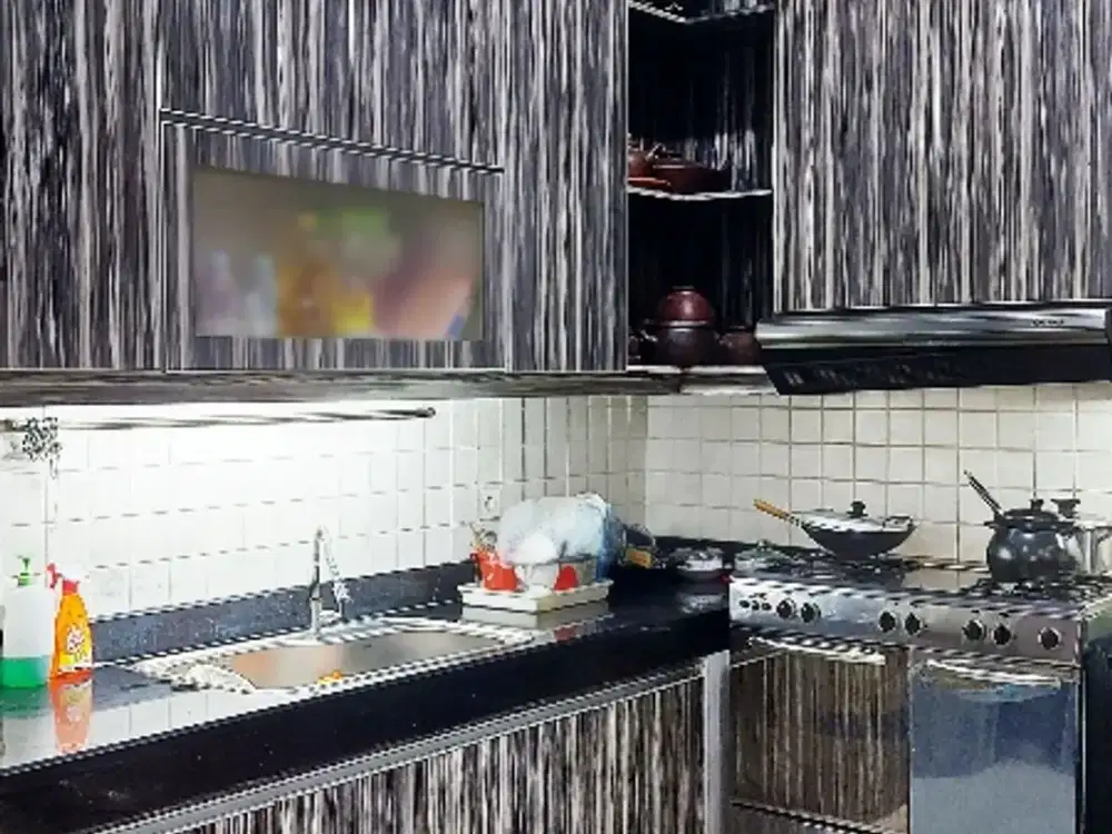 Jual cepat rumah pik1 8x15 semi furnish