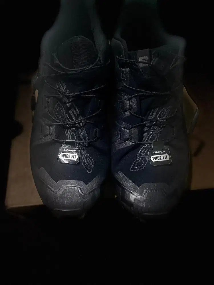 Dijual sepatu Salomon