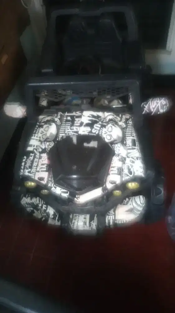 Mobil remote plus Aki merk barang uka