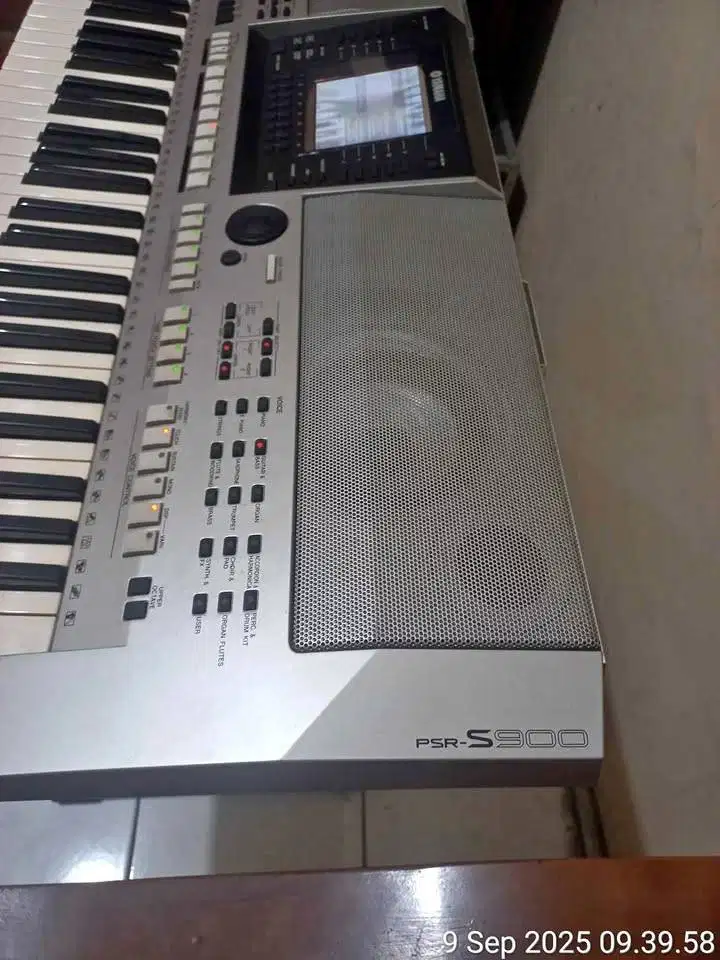 Yamaha PSR S900
