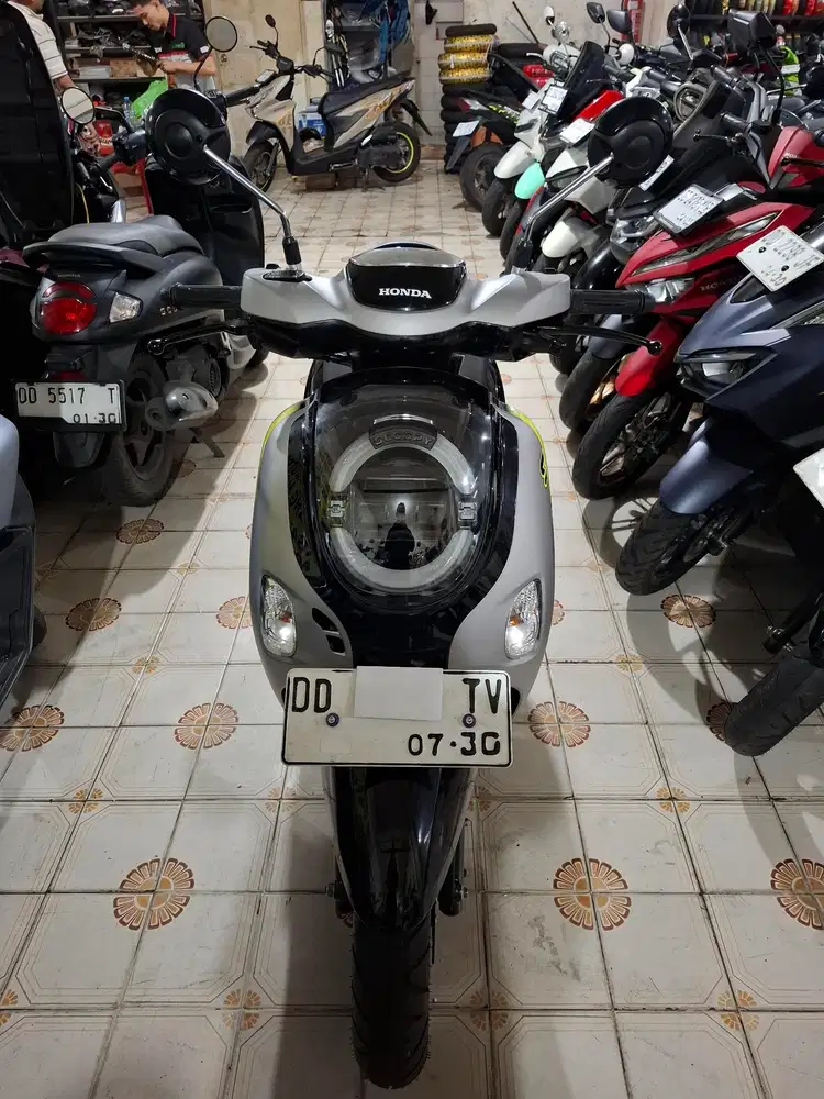 Honda Scoopy 110cc 2025 silver hitam