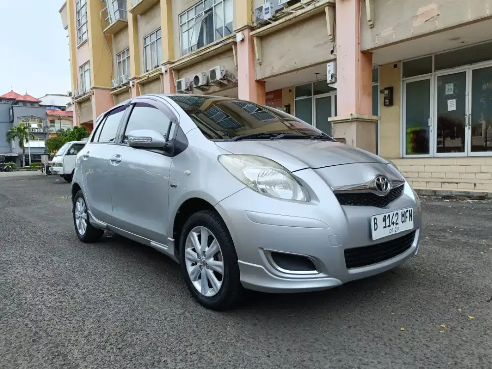 Toyota Yaris E AT 2009 Silver