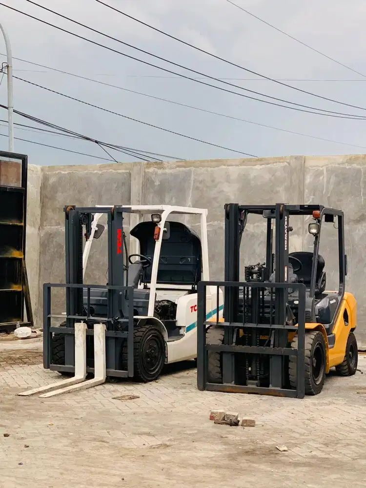 FORKLIFT BEKAS BERKUALITAS TERSEDIA BERBAGAI MERK DAN KAPASITAS