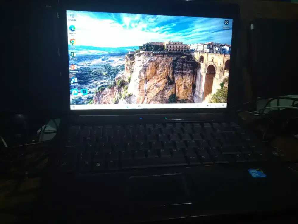 Compaq 510 Intel core 2duo 2 GHz ram 2 GB hardisk 250 GB windows 10