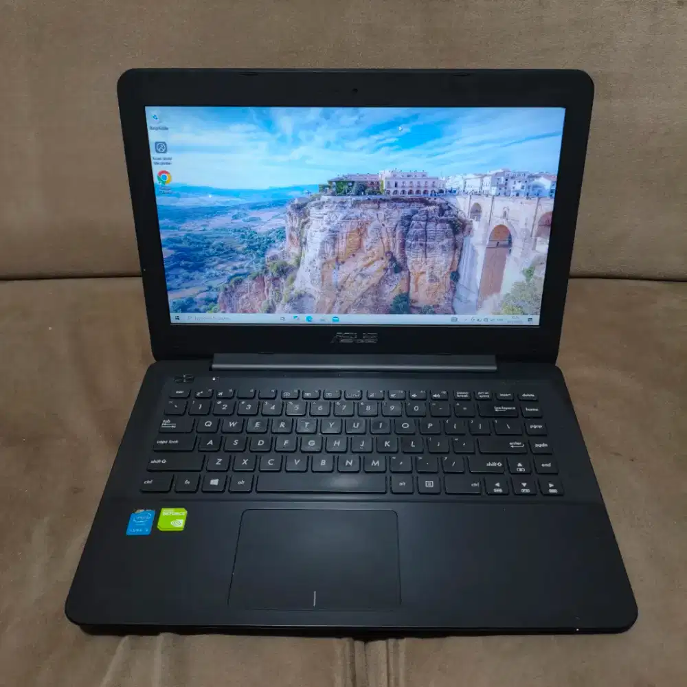 Laptop Asus Core i5 Dual VGA