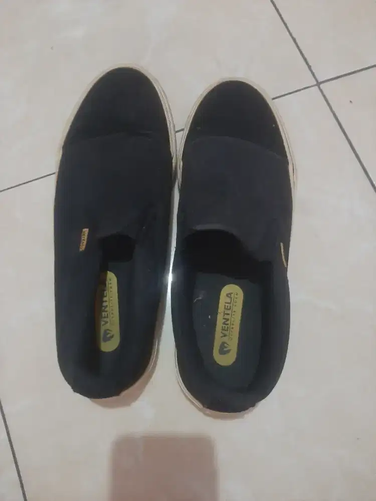 Sepatu ventela slip on size 44 pria