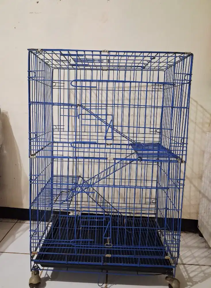 Kandang kucing 3 tingkat + perabotnya
