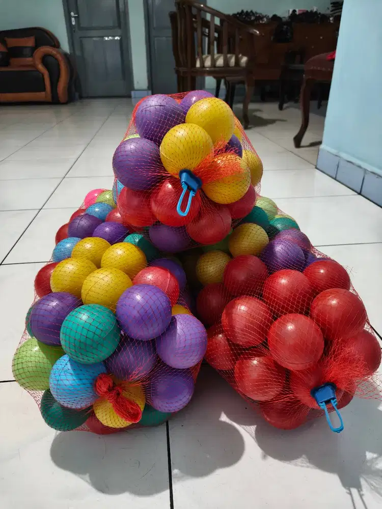 Bola plastik mainan untuk mandi bola anak ada 250pcs bola