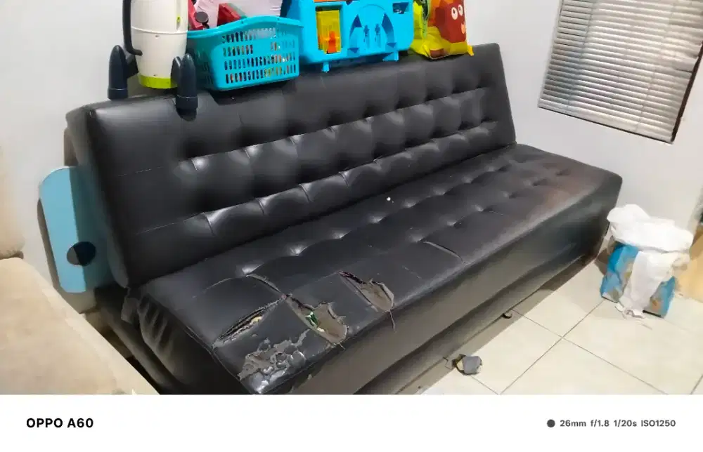 Sofa bed bekas bahan kulit sintetis