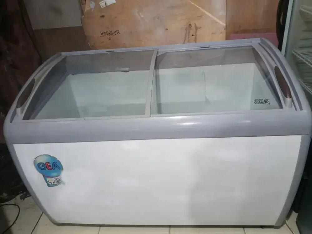 Jual bu freezer box sleding kaca kapasitas 360 liter merk GEA