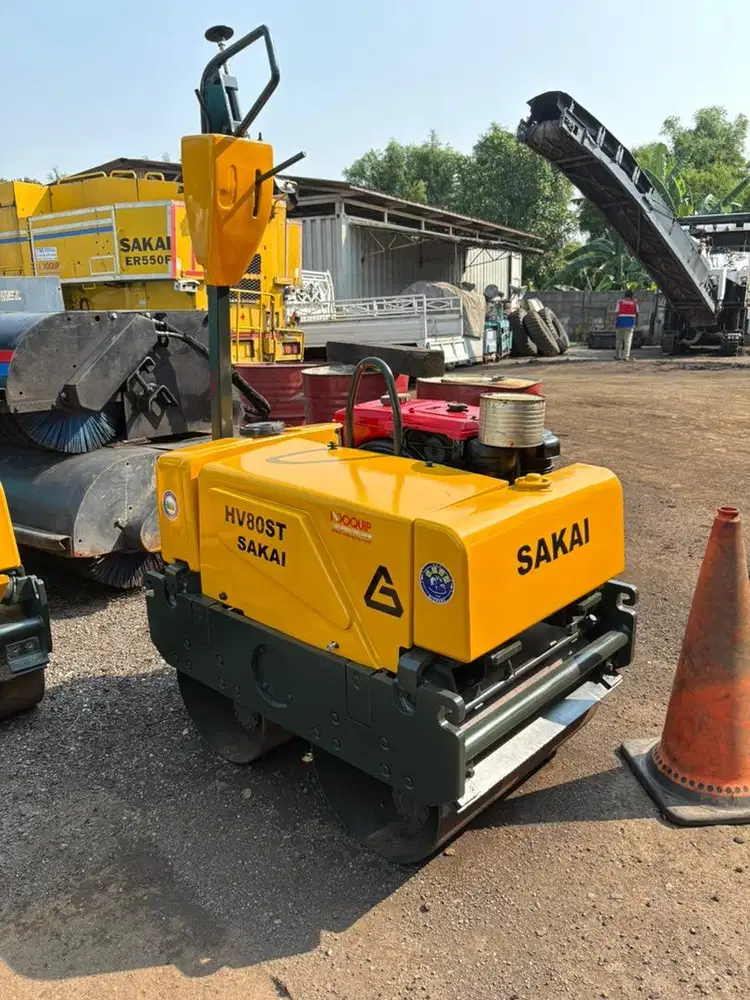 Dijual !  Baby Roller Sakai HV80ST. Kap 1,6 ton. Ex Japan!