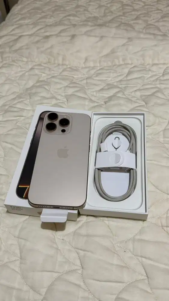 iPhone 16 Pro 128gb rosegold Like New