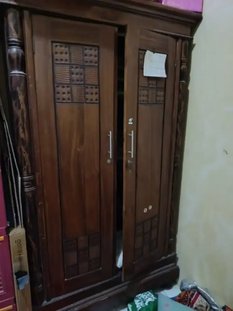 Lemari kayu jati