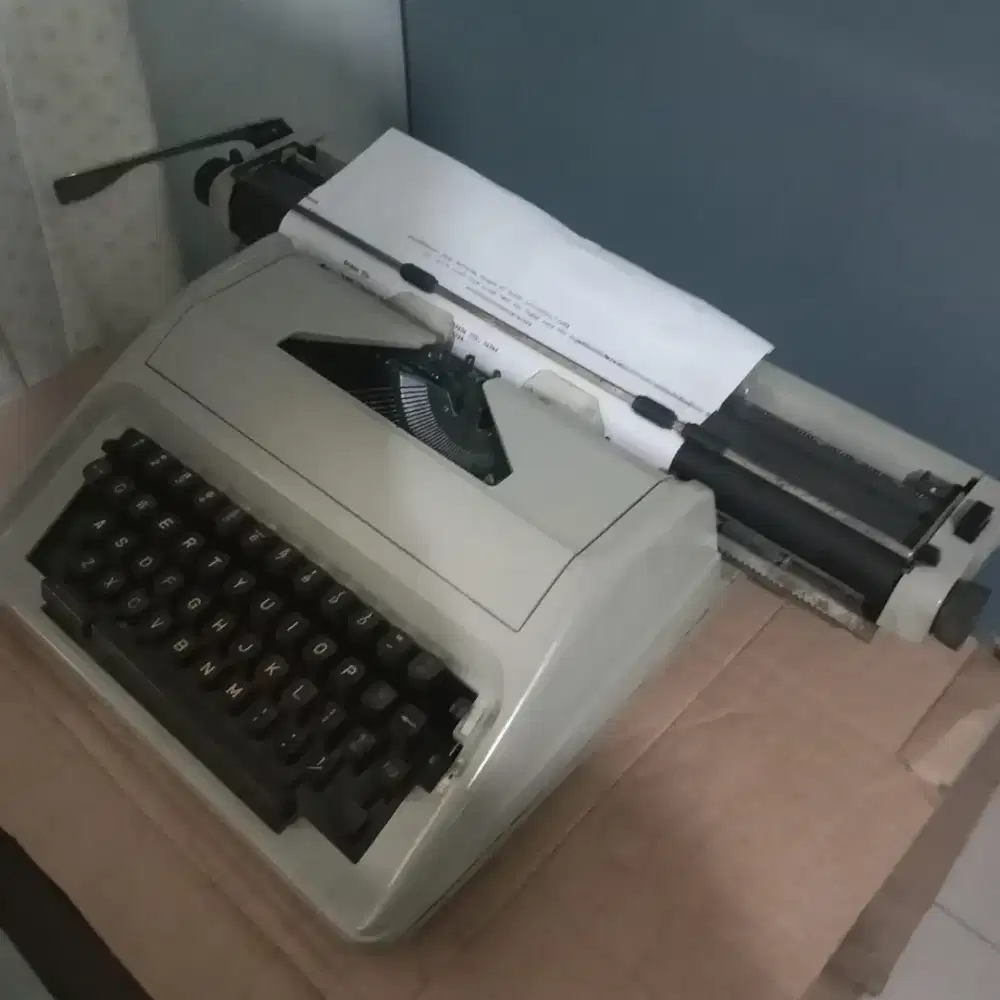 Mesin tik Dijual   Hrg 1 jt