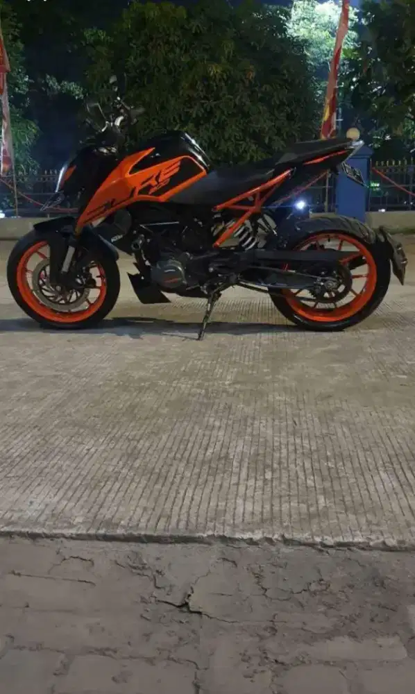 Motor KTM Duke  THN 2021 200CC