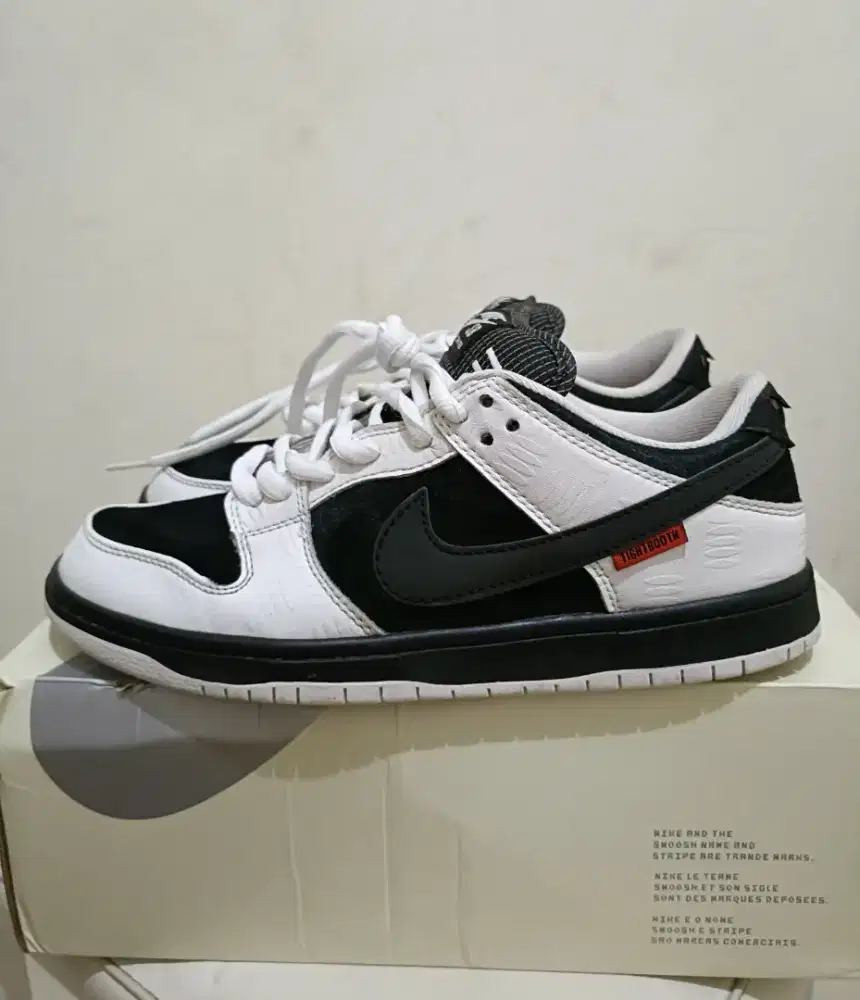 Jual Sepatu Nike SB Dunk Tight Booth Bekas