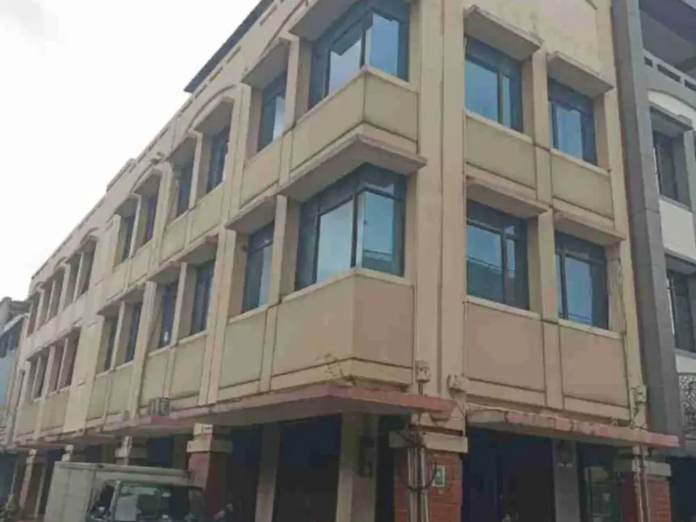 Disewakan ruko di komplek perkantoran Artha Gading