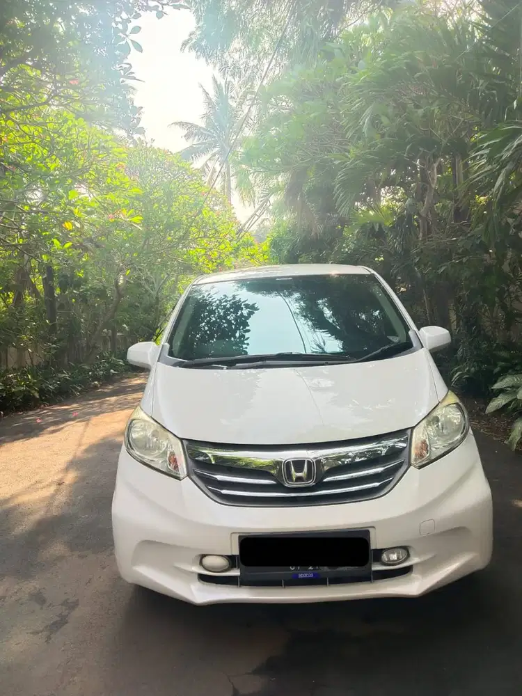 DIJUAL MOBIL HONDA FREED TAHUN 2012