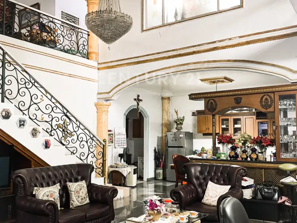 Rumah Hoek Dan Gazebo Di Komplek Eksklusif Cempaka Putih