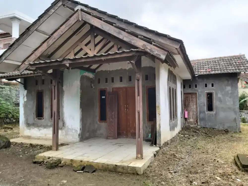 DIJUAL RUMAH DENGAN TANAH LUAS