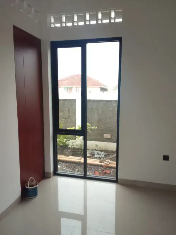 Kusen aluminium dan kaca